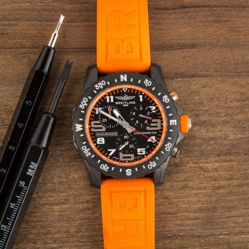 Breitling Endurance Pro 44 Breitlight