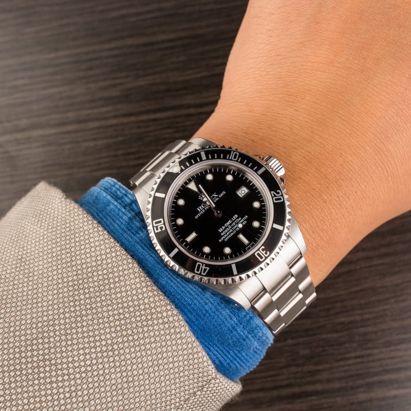 Pre-Owned Rolex Sea-Dweller 16660 Black Dial