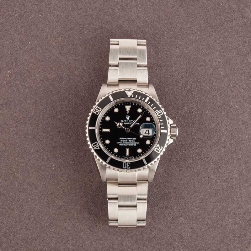 Rolex Submariner 16610T No Holes