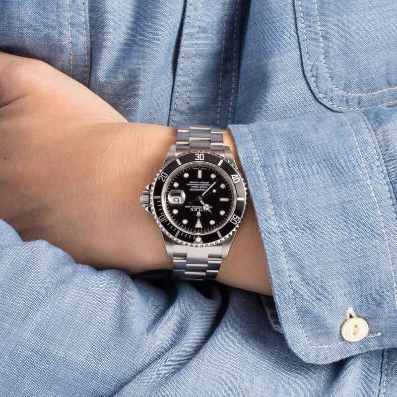 Rolex Submariner Black 16610T No Holes