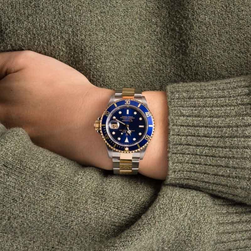 Rolex submariner hotsell blue second hand