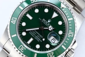 Rolex Hulk Submariner 116610V - Submariner Green 116610V Anniversary ...