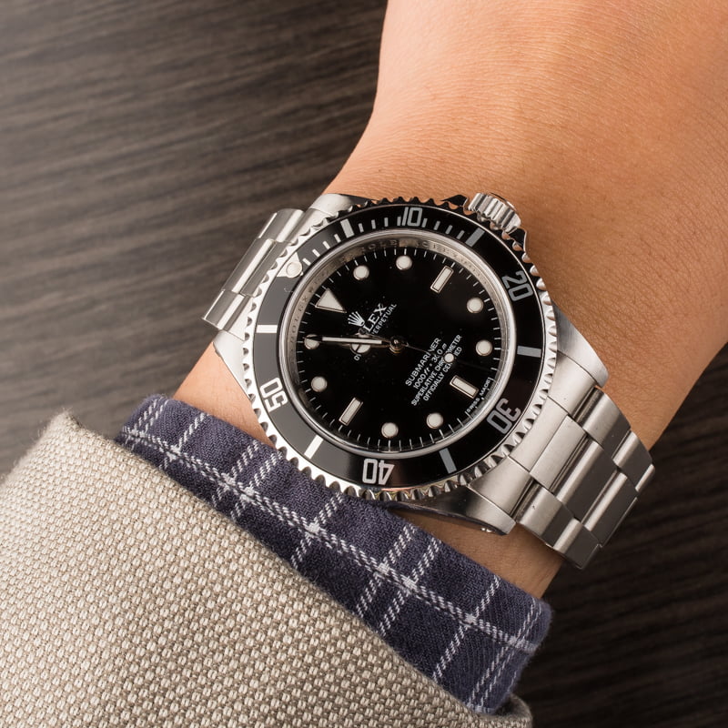 Buy Used Rolex Submariner 14060 | Bob's Watches - Sku: 130855