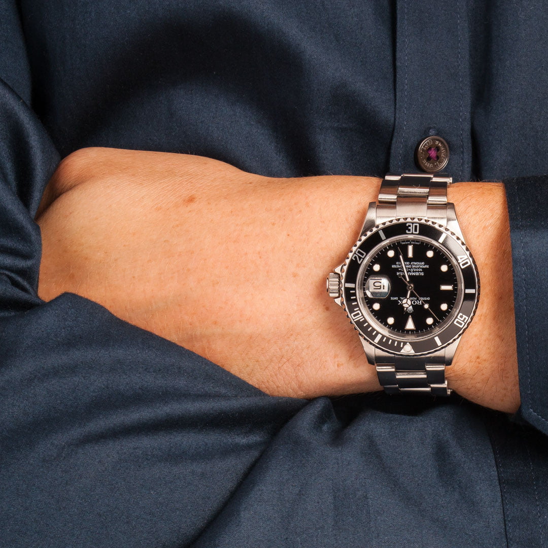 Buy Used Rolex Submariner 16610 | Bob's Watches - Sku: 150747