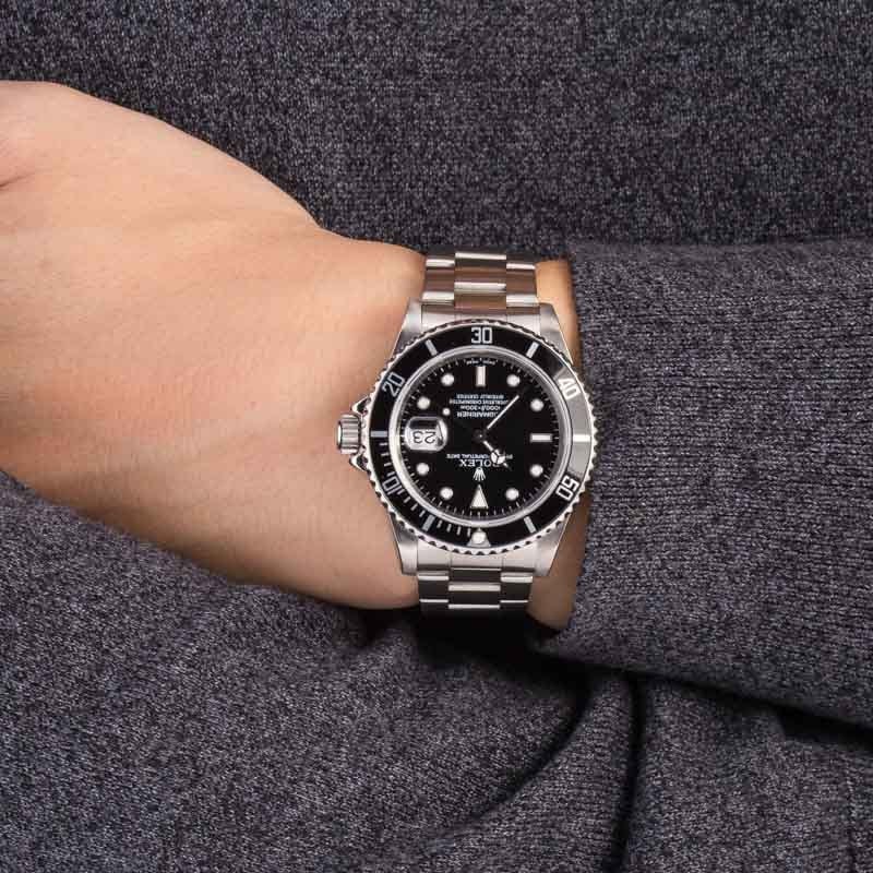 Buy Used Rolex Submariner 16610 | Bob's Watches - Sku: 160987