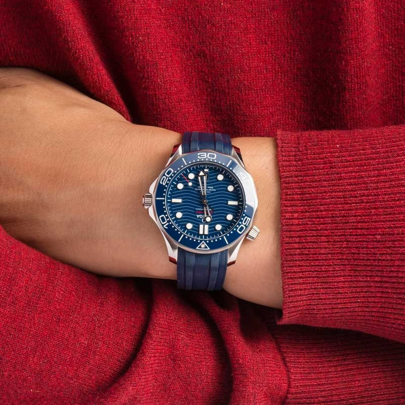 Pre-owned Omega Seamaster Diver 300M Blue Dial & Rubber Strap