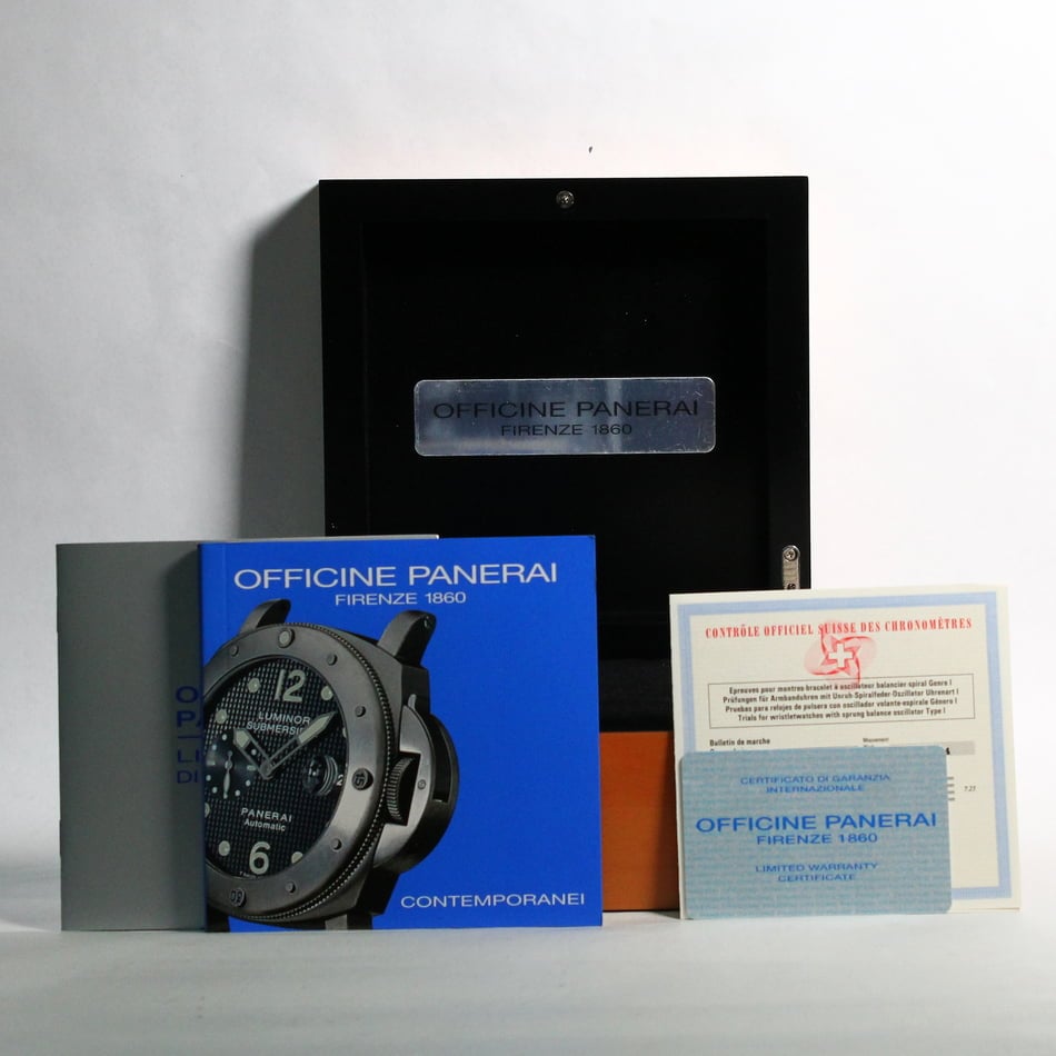 PreOwned Panerai Luminor Submersible PAM025