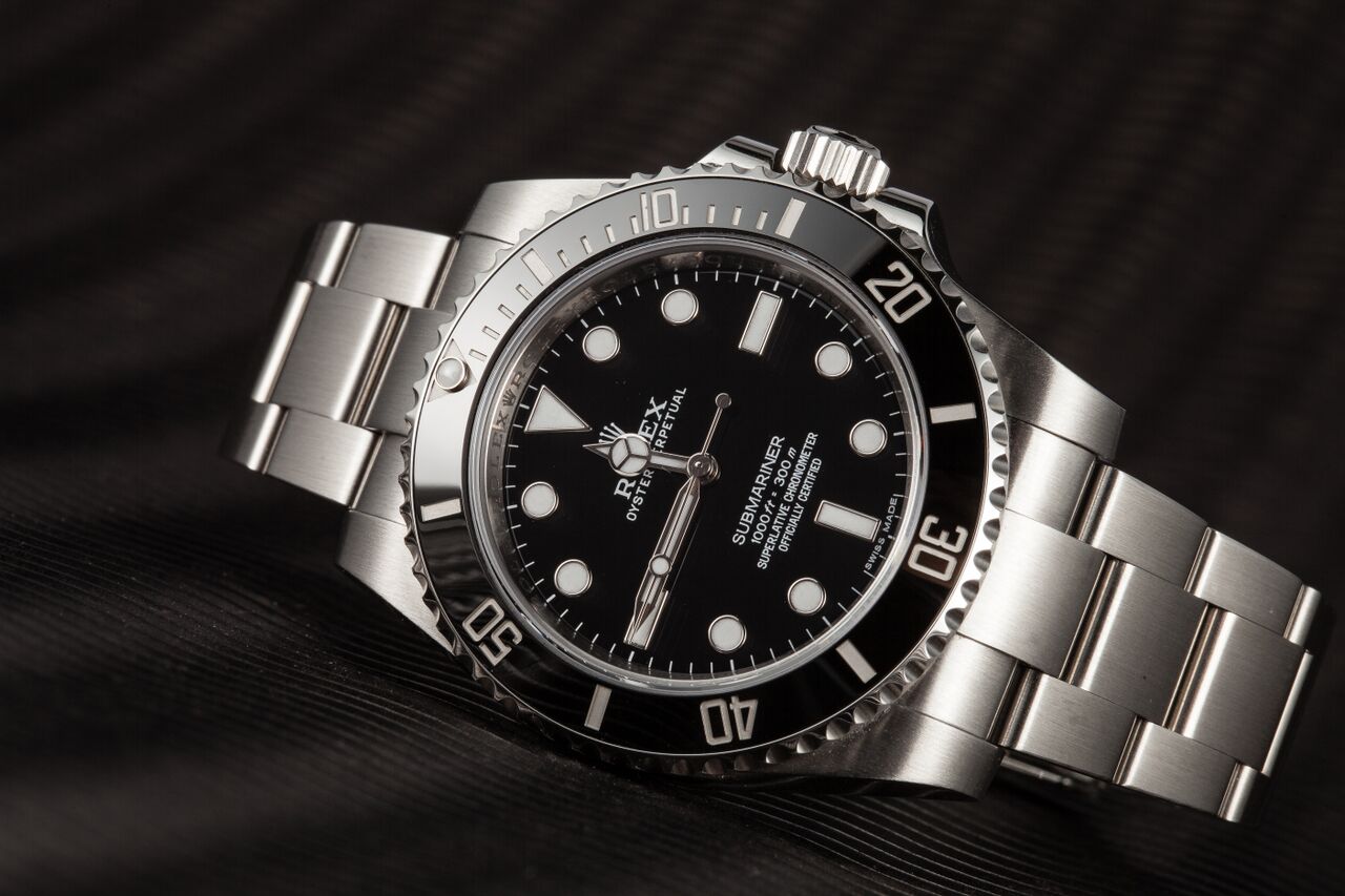12 Pictures Celebrating The Symmetry of the No Date Submariner - Bob's ...