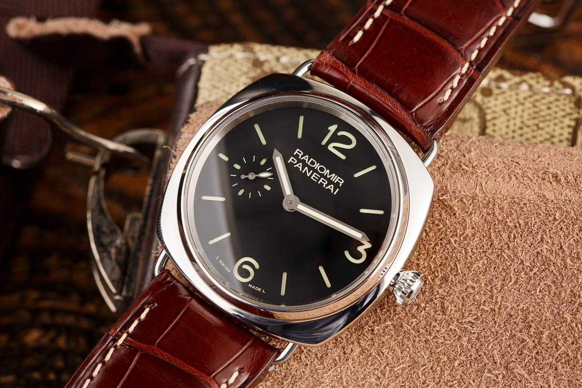 Panerai vs Rolex Comparing Two Iconic Luxury Watch Brands