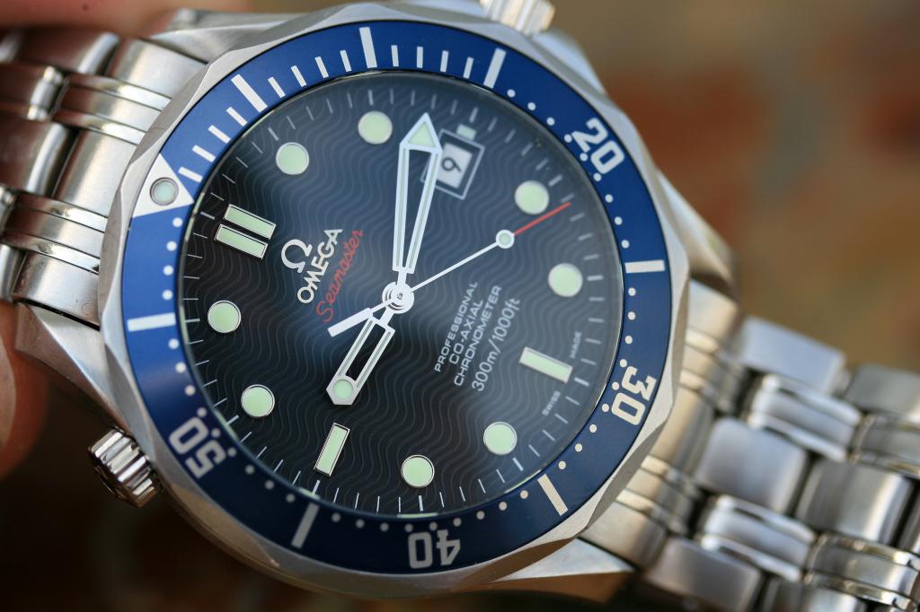 Dive Watches How to Use Timing Bezel Omega Semaster Diver 300m James Bond