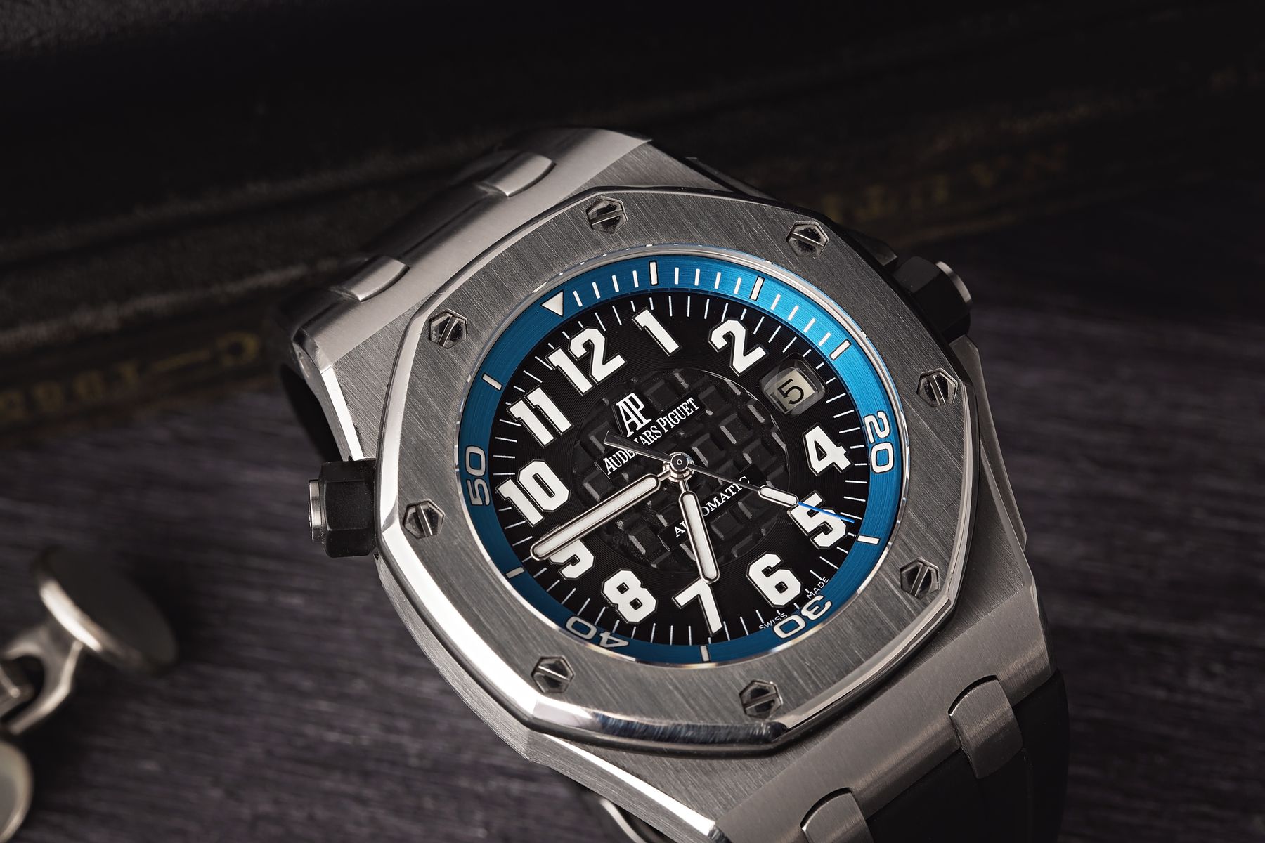 The Audemars Piguet Royal Oak and Royal Oak Offshore: Similarities and  Differences - Chrono24 Magazine