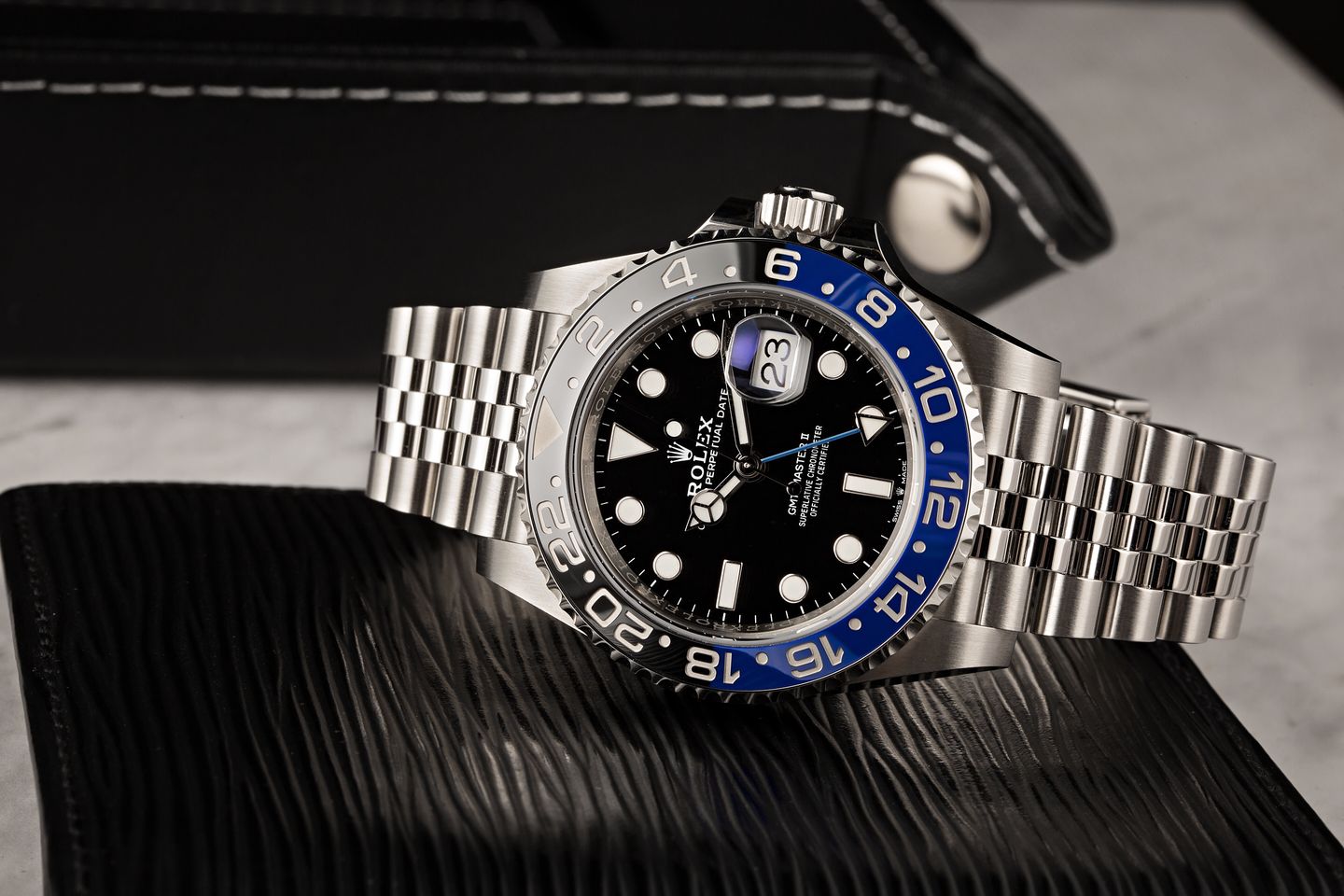 Rolex GMT-Master II Tutorial - How to Track 3 Time Zones Batgirl