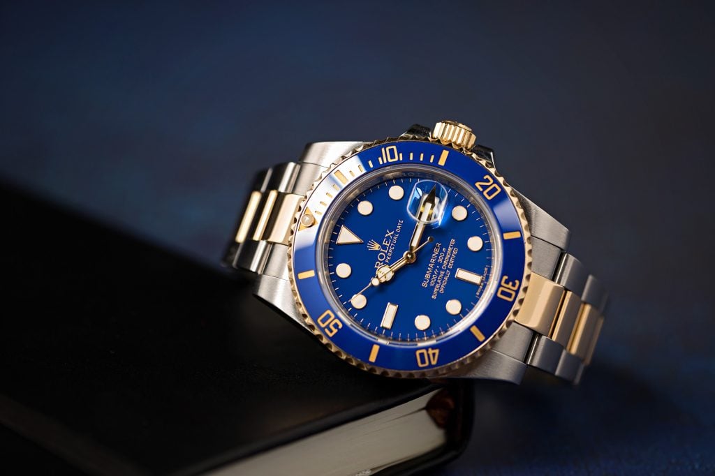 Hot Watches To Pack For Your Warm Winter Getaway Rolex Submariner